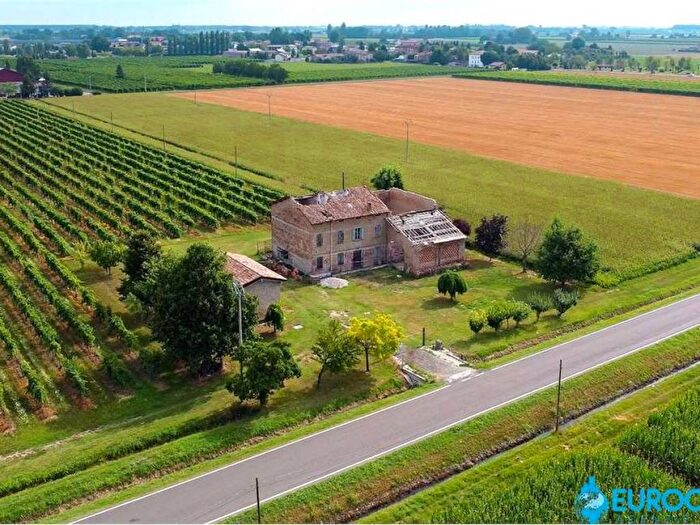 Casa con 6 locali in vendita in Via Griduzza, Cortile, Carpi