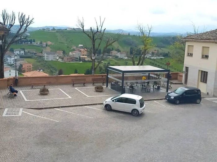 Appartamento con 6 locali in vendita in Piazza Guglielmo Marconi, Francavilla d'Ete