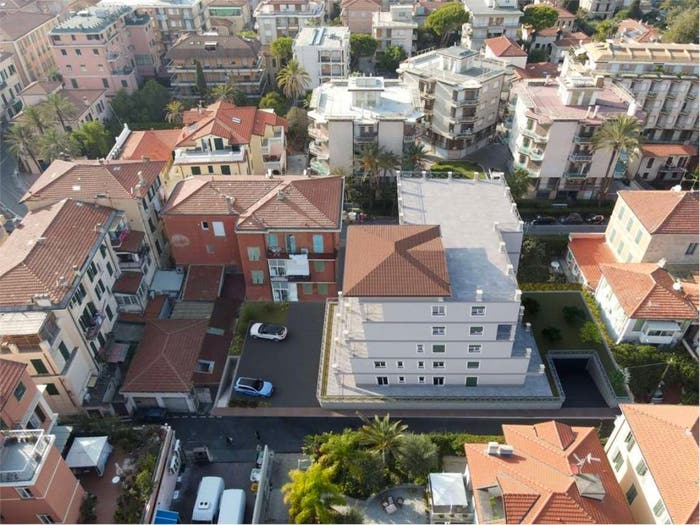 Appartamento quadrilocale in vendita in via Regina Margherita, Centro, Bordighera