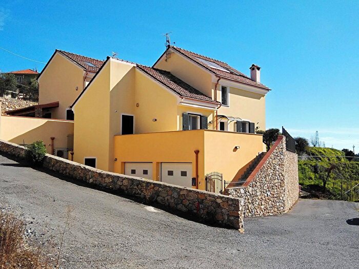 Casa con 5 locali in vendita in Loano