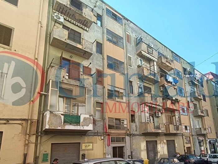 Appartamento trilocale in vendita in Via Cilea, Centro Storico, Catanzaro