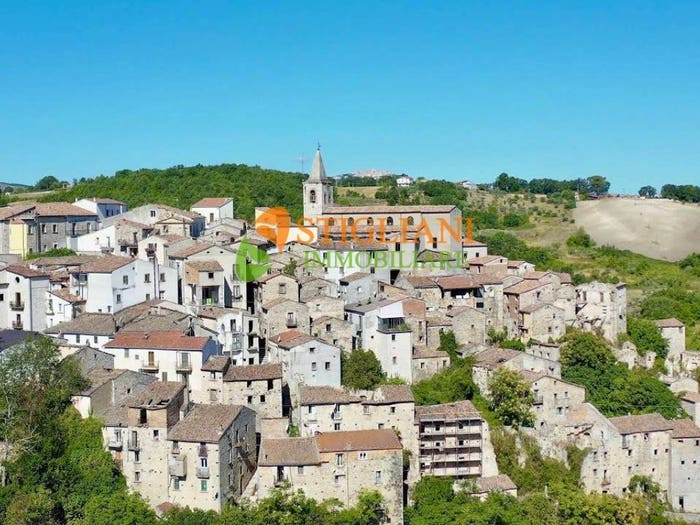 Casa con 6 locali in vendita in Via Municipio, Gildone