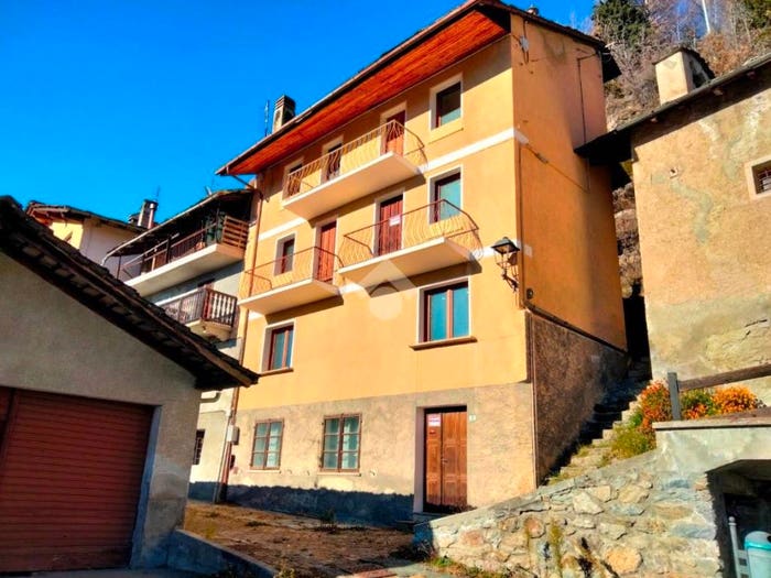 Casa con 6 locali in vendita in Frazione Thomasset, Avise