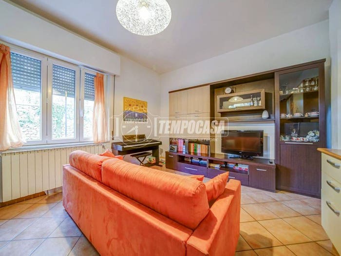 Appartamento trilocale in vendita in Via Celso Parola, Centro, Biandronno