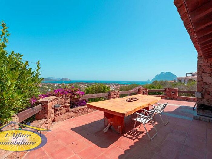 Casa con 5 locali in vendita in Via Marghine, Loiri Porto San Paolo