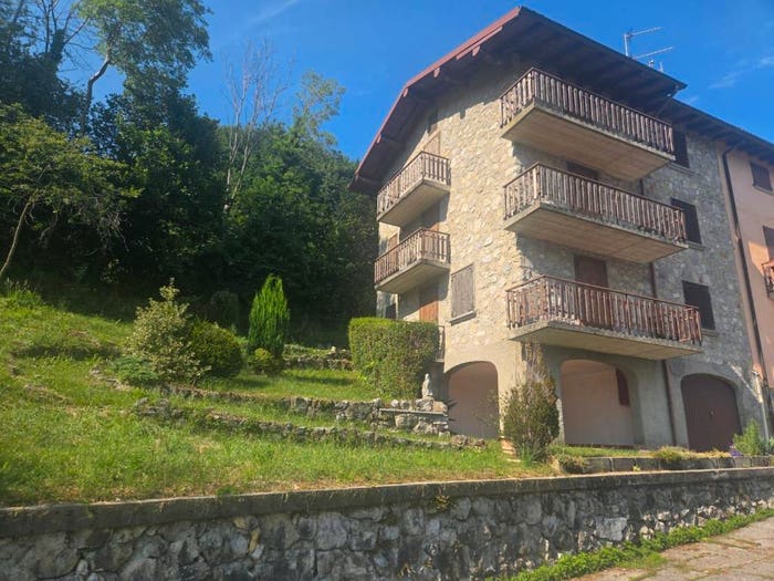 Appartamento trilocale in vendita in Camerata Cornello