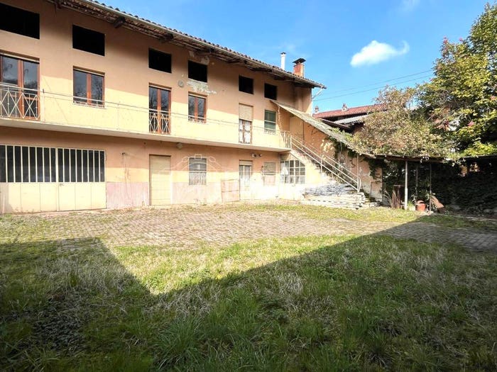 Casa con 6 locali in vendita in Vicolo Pietro Toselli, Cossano Canavese