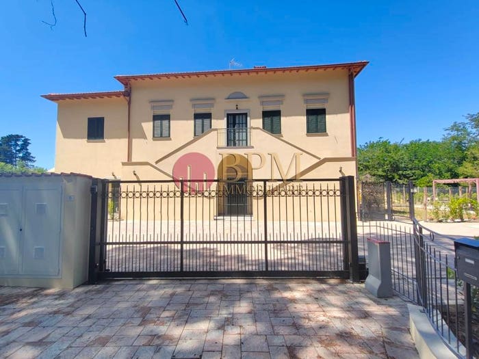Appartamento con 5 locali in vendita in Via di Tramontana, Cisternino, Livorno