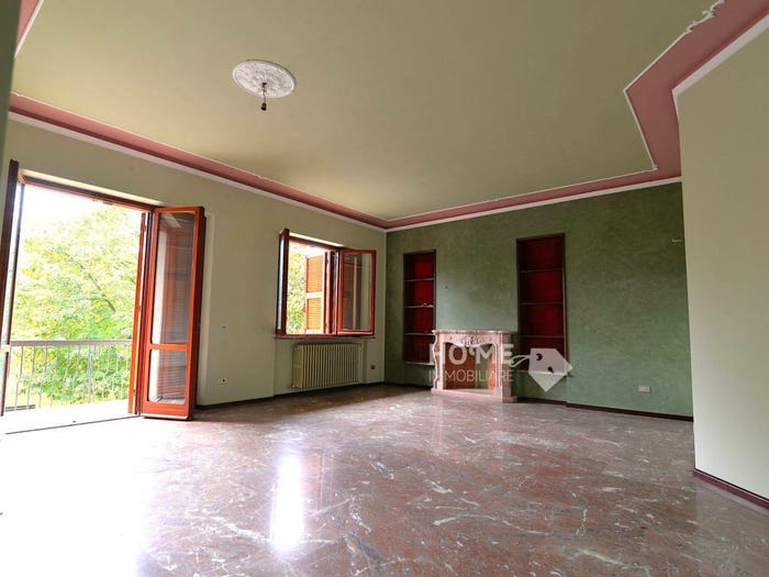Appartamento con 6 locali in vendita in Via Fratelli Falconi, Appignano