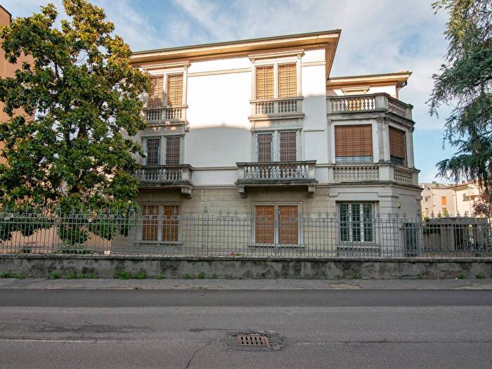 Casa con 6 locali in vendita in Via Giovanni Gandini, Fanfani, Lodi
