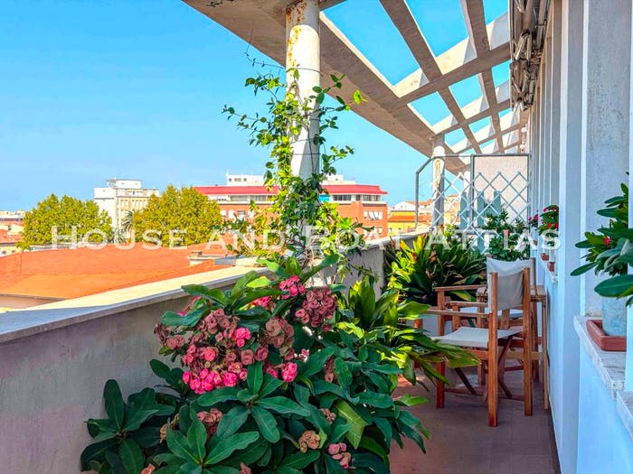 Casa con 6 locali in vendita in Calzabigi, Livorno