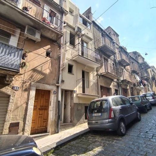 Casa trilocale in vendita in Via Pusterna, Centro, Caltagirone