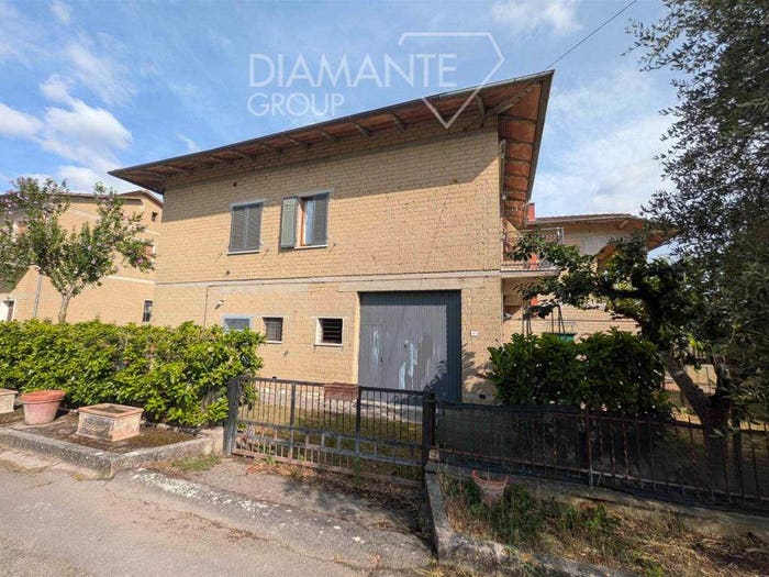 Appartamento con 6 locali in vendita in Montepulciano Stazione, Montepulciano