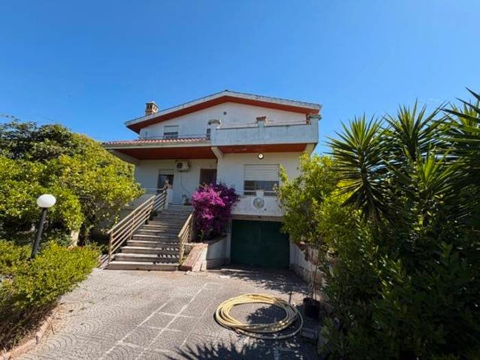 Casa con 6 locali in vendita in Torre del Padiglione Carano, Aprilia