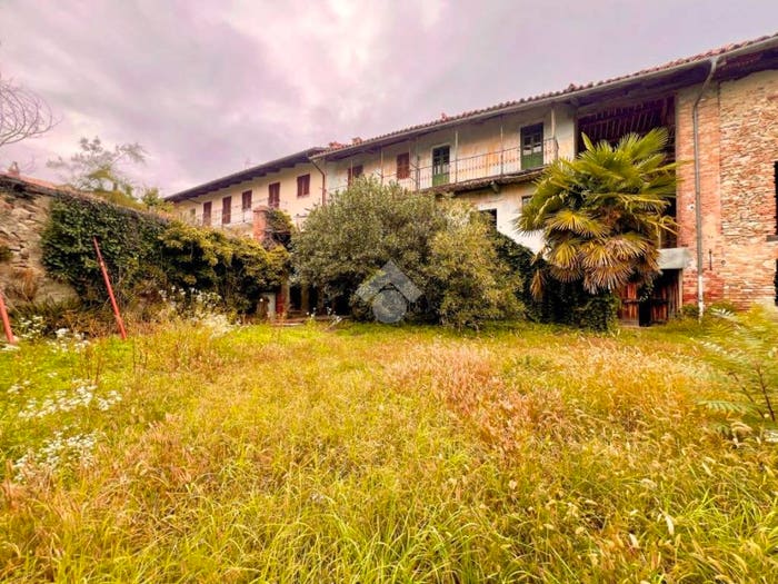 Casa quadrilocale in vendita in Via Rolfo, Centro, Robella
