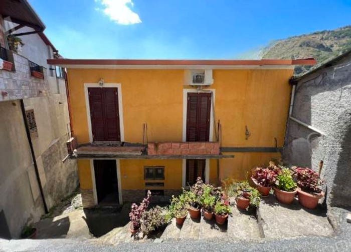 Casa con 6 locali in vendita in Via Giuseppe Mazzini Mongiuffi Melia ME Italia, Mongiuffi Melia