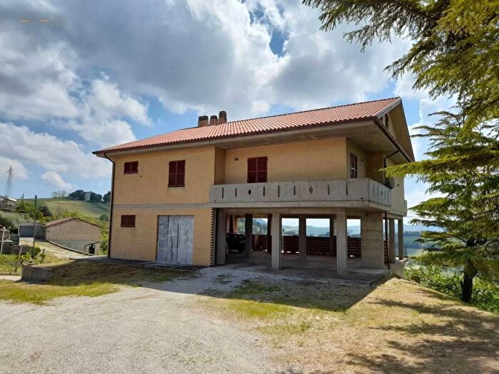 Casa con 6 locali in vendita in Contrada San Savino, Petritoli