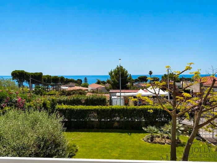 Casa con 6 locali in vendita in via dei lidi, Fontane Bianche, Siracusa