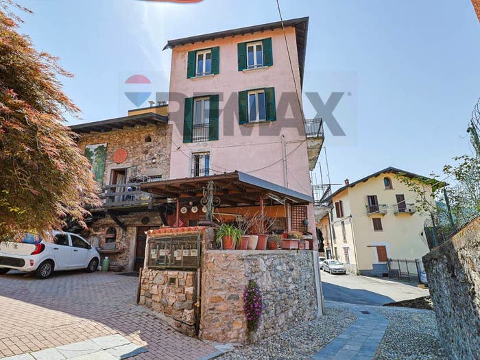 Appartamento quadrilocale in vendita in Via Sabotino, Centro, Cunardo