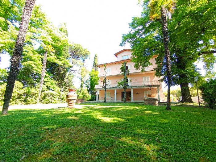 Casa con 6 locali in vendita in Lucignano