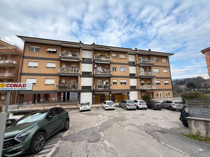 Casa quadrilocale in vendita in Viale Alfonso Bartoli, Centro, Ferentino