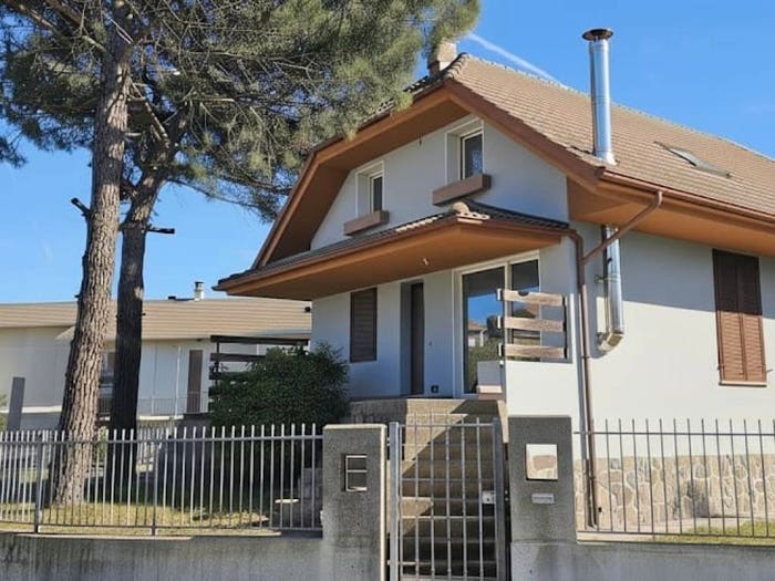 Casa con 6 locali in vendita in Via del Marinino, Parona