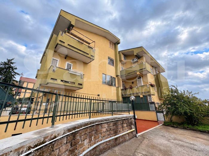 Appartamento trilocale in vendita in via Pepe, Santa Maria delle Mole, Marino