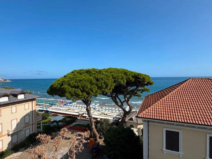 Appartamento trilocale in vendita in Via Giuseppe Garibaldi, Passeggiata Cadorna Porto, Alassio