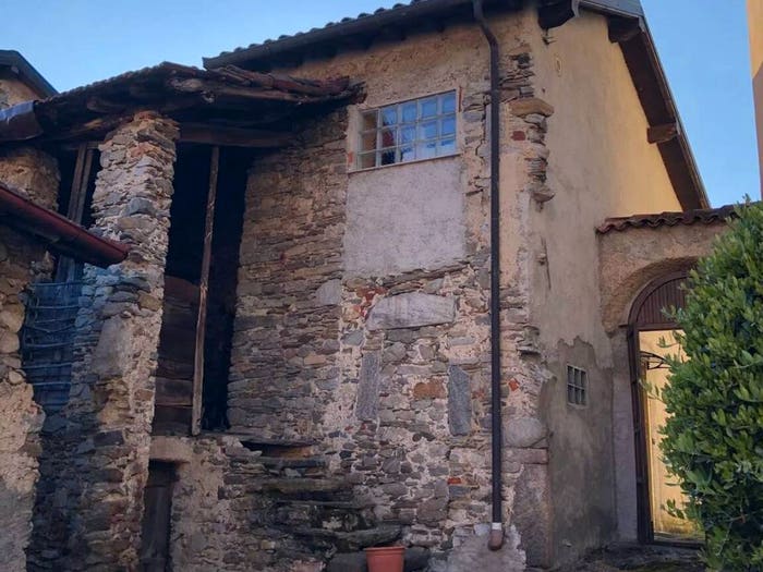 Casa trilocale in vendita in Urb Dumenza Dumenza, Centro, Dumenza