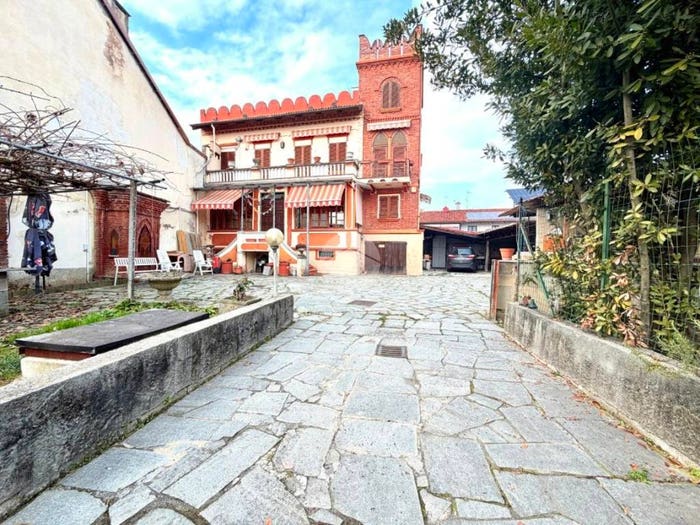 Casa con 6 locali in vendita in Via Vinovo, Tagliaferro Tetti Piatti, Moncalieri