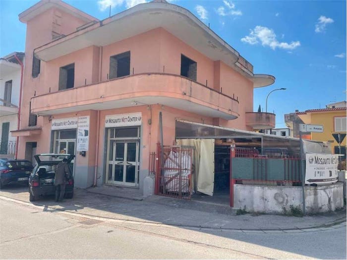 Appartamento con 6 locali in vendita in Via Benevento, Mondragone