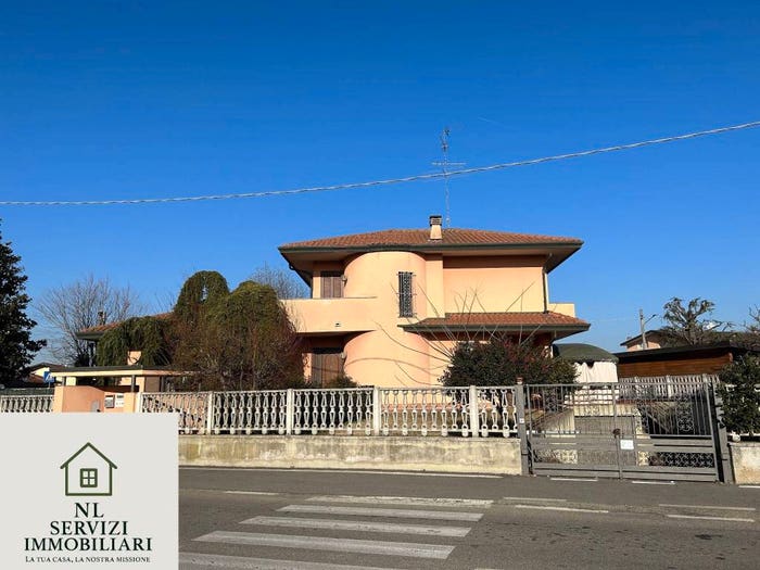 Casa con 5 locali in vendita in Via Novembre, San Macario, Ferno