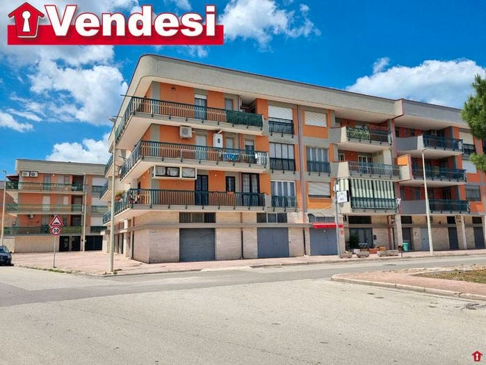 Appartamento con 5 locali in vendita in Via Salvo D'Acquisto, Centro, Margherita di Savoia