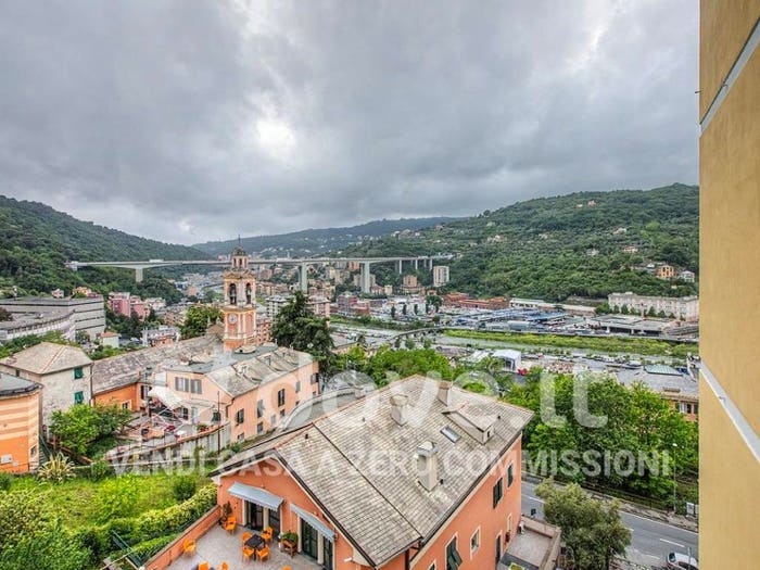 Appartamento trilocale in vendita in Via Mogadiscio, Molassana, Genova