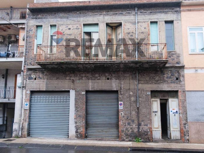 Casa con 6 locali in vendita in Via Principe di Piemonte, Fiumefreddo di Sicilia