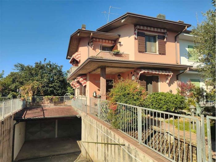 Casa con 6 locali in vendita in VIA FRACAZZOLE, Cà di David, Verona