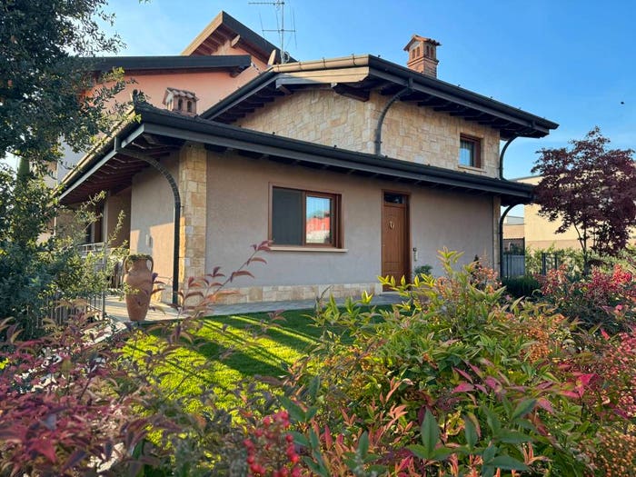 Casa trilocale in vendita in Via Toscana, Centro, Romano di Lombardia