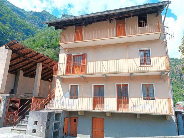 Casa con 6 locali in vendita in Località Pramotton, Donnas