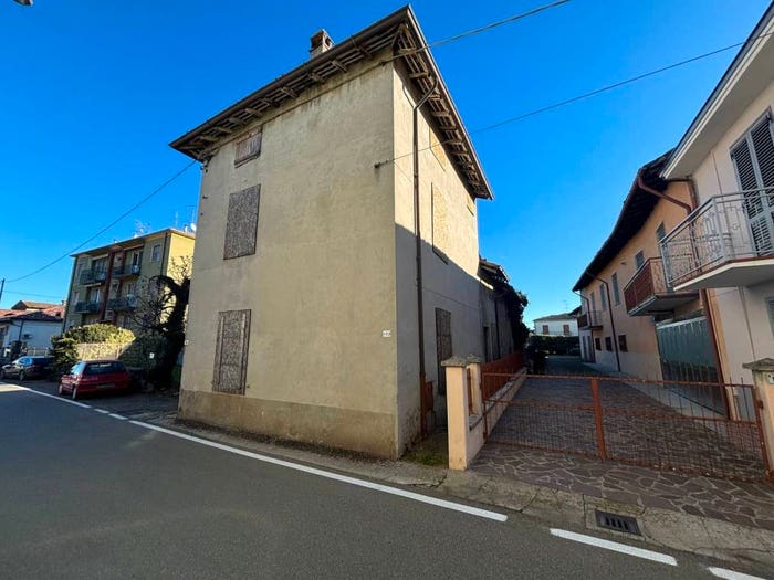 Casa con 6 locali in vendita in Strada della Casa Nuova, Lusurasco, Alseno