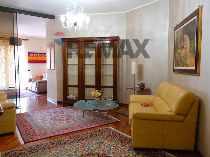 Appartamento con 6 locali in vendita in Viale Aldo Moro, Favara