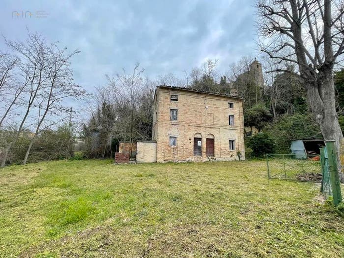 Casa con 6 locali in vendita in Via Giacomo Leopardi, Centro, Montappone