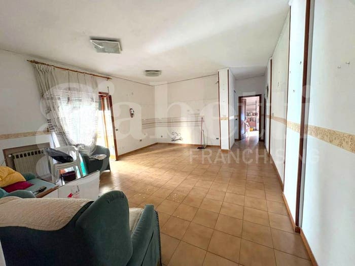 Appartamento trilocale in vendita in Prolungamento Carlo de Marco, San Carlo All'Arena, Napoli