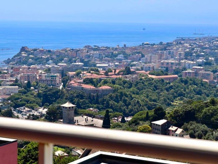 Appartamento con 6 locali in vendita in Via dei Narcisi, Quarto, Genova