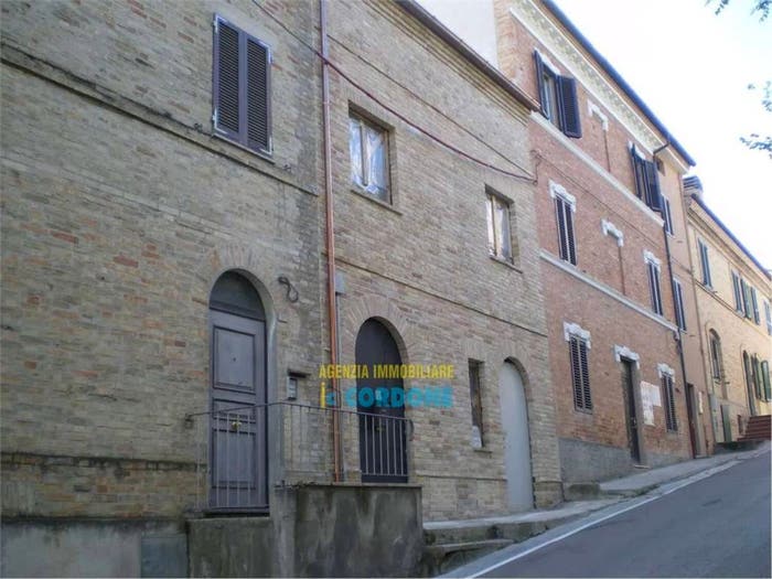 Casa con 6 locali in vendita in Fermo