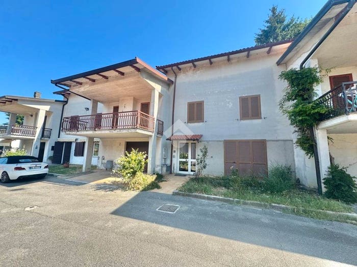 Casa con 6 locali in vendita in Via Villa Pinciana, Centro, Valfabbrica
