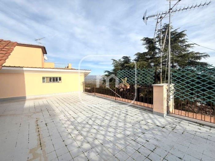 Appartamento con 6 locali in vendita in Via della Fontana, Centro, Colonna