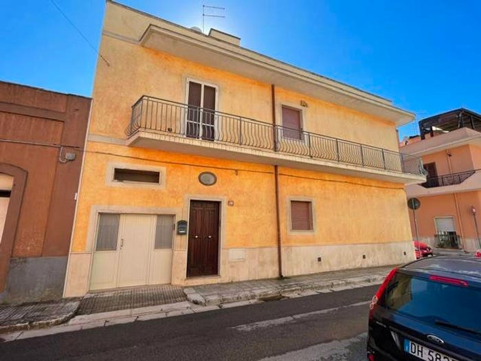 Casa con 6 locali in vendita in Via Giacomo Puccini, San Vito dei Normanni