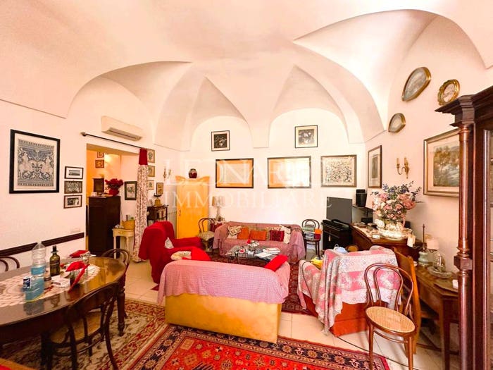 Appartamento trilocale in vendita in Via Monte di Dio, Chiaia, Napoli