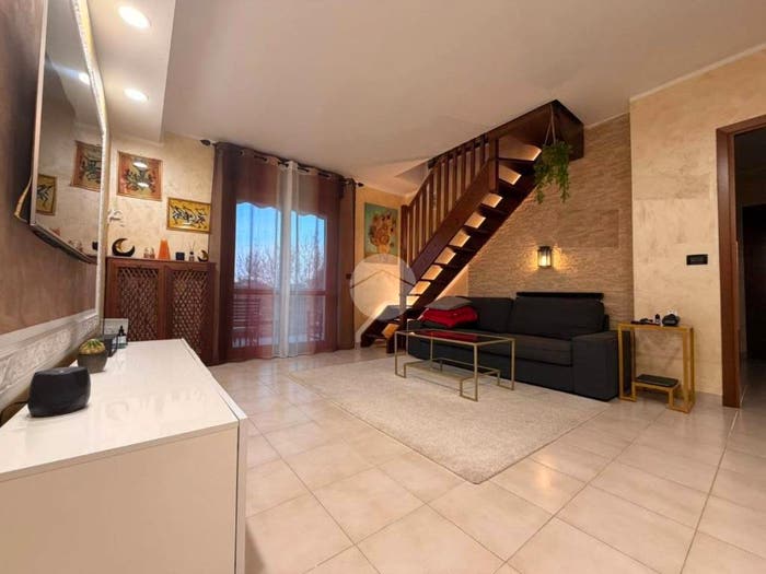 Appartamento con 6 locali in vendita in VIA PIETRO PASTERO, Brandizzo