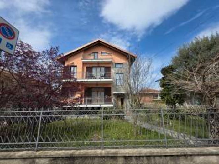 Casa con 6 locali in vendita in Via Monginevro, Centro, Pianezza